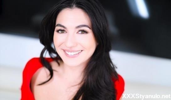 Megan Mistakes - Amateur Allure Welcomes Megan Mistakes, A Beautiful Receptionist With An Oral Fixation Swallows Cum [FullHD]