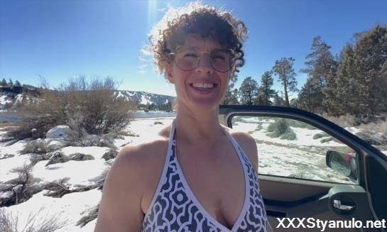 Vibewithmommy - Best Hardcore Public Anal Creampie In The Snow [FullHD]