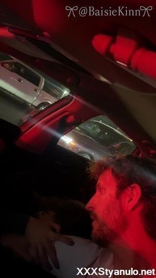 BaisieKinn - Fingering A Hot Babe In The Car  While She Clings Tight, Moans And Squirts Everywhere  Drench [SD]