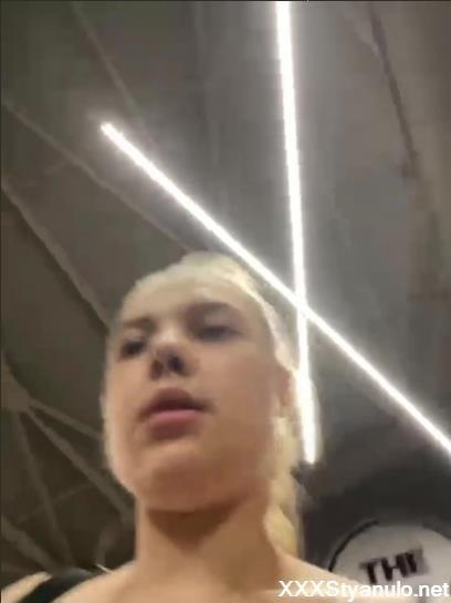 Jucielussie - Extreme Squirt Fucking In The Locker Room [SD]