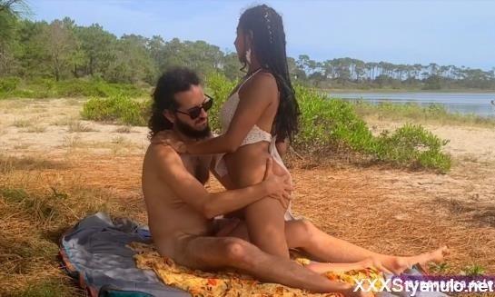 Wild Hope - I Went Hiking To A Lagoon And Ended Up Having Sex With The Tour Guide Who Was Really Hot [FullHD]