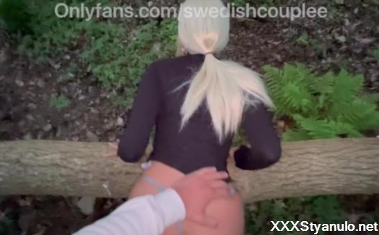 Swedishcouplee - Sexig Joggare Suger Kuk Och Blir Knullad I Skogen [FullHD]