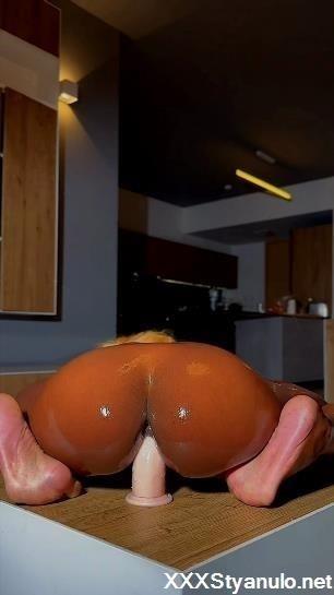 Queen Tashar - One Of My Subscribers Told Me To Ride A Dildo In The Kitchen [SD]