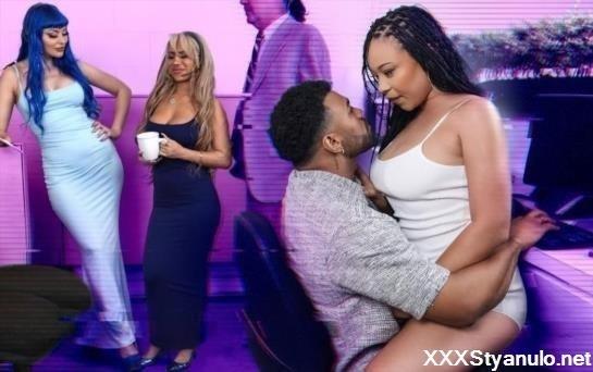 Jewelz Blu, Adriana Maya, Luna Luxe - The Boss Let Me Fuck All Of My Coworkers Freeuse On The Job [FullHD]