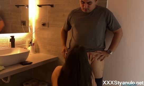 MaraSeXxXx - Shhh, No Dejes Que Sospeche Nada! - La Esposa Termina Siendo Infiel Con El Domiciliario [FullHD]