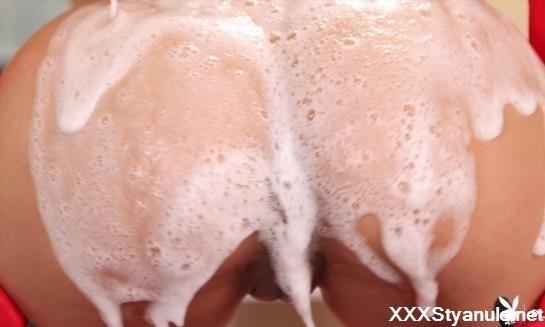 Chloe Amour - Slippery Situation [4K]