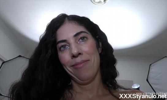 Anna Cummings - Starts Work As A Sexy P [HD]